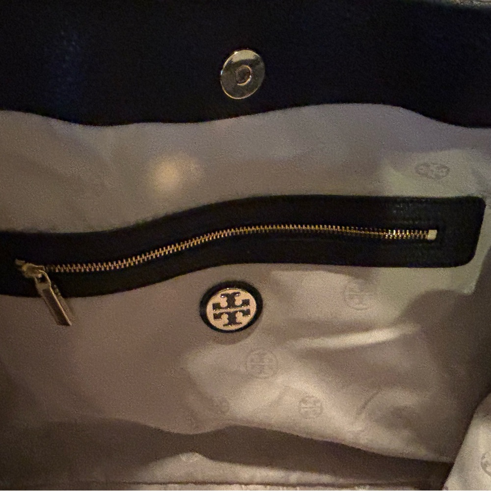 Tory Burch - Black Leather Bag/Tote with Gold Emblem & Details - NEW - Picture 7 of 12